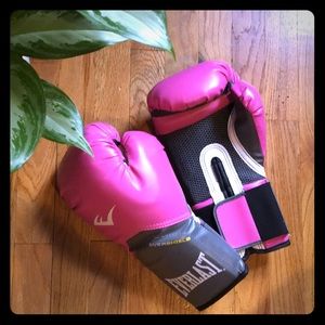 SOLD ✨ EVERLAST pink boxing globes